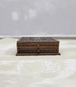 El Oyma Ceviz Ahşap 2 Çekmeceli Tespih Kutusu – 18 Gözlü Kadife Koleksiyon Kutusu 30x36x13 cm - Görsel 8